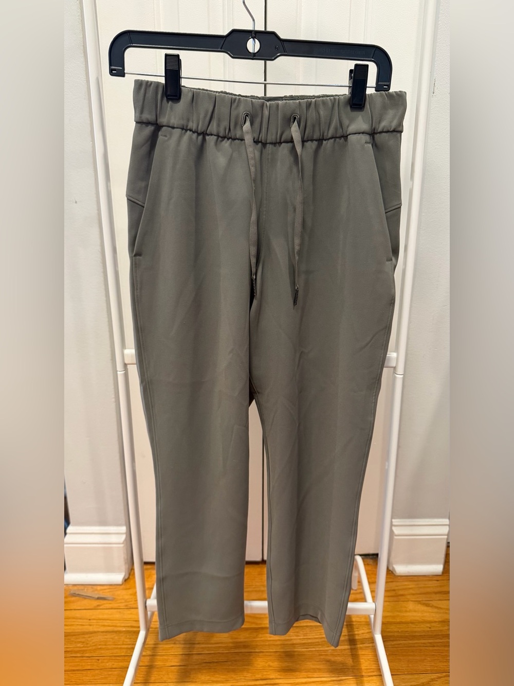 Lululemon Womens On The Fly Woven Pants Grey Sage Size 4